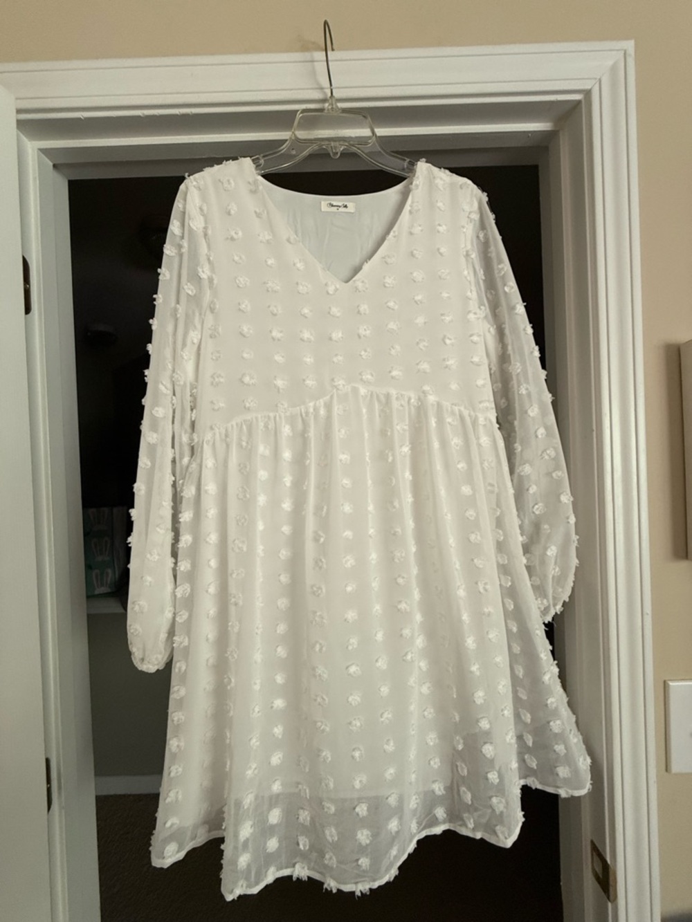 Women's Long Sleeve White Textured V-Neck Dress